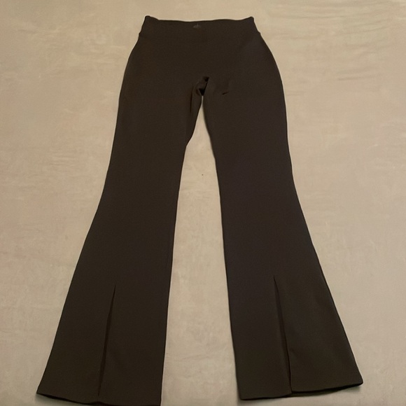 ALO Split Flare Leggings - Picture 8 of 11